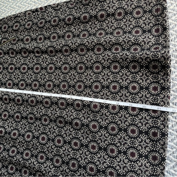 Le Lis Black and White Geometric Pencil Skirt - Picture 6 of 10